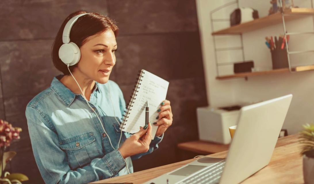 Sesión interactiva de aprendizaje financiero